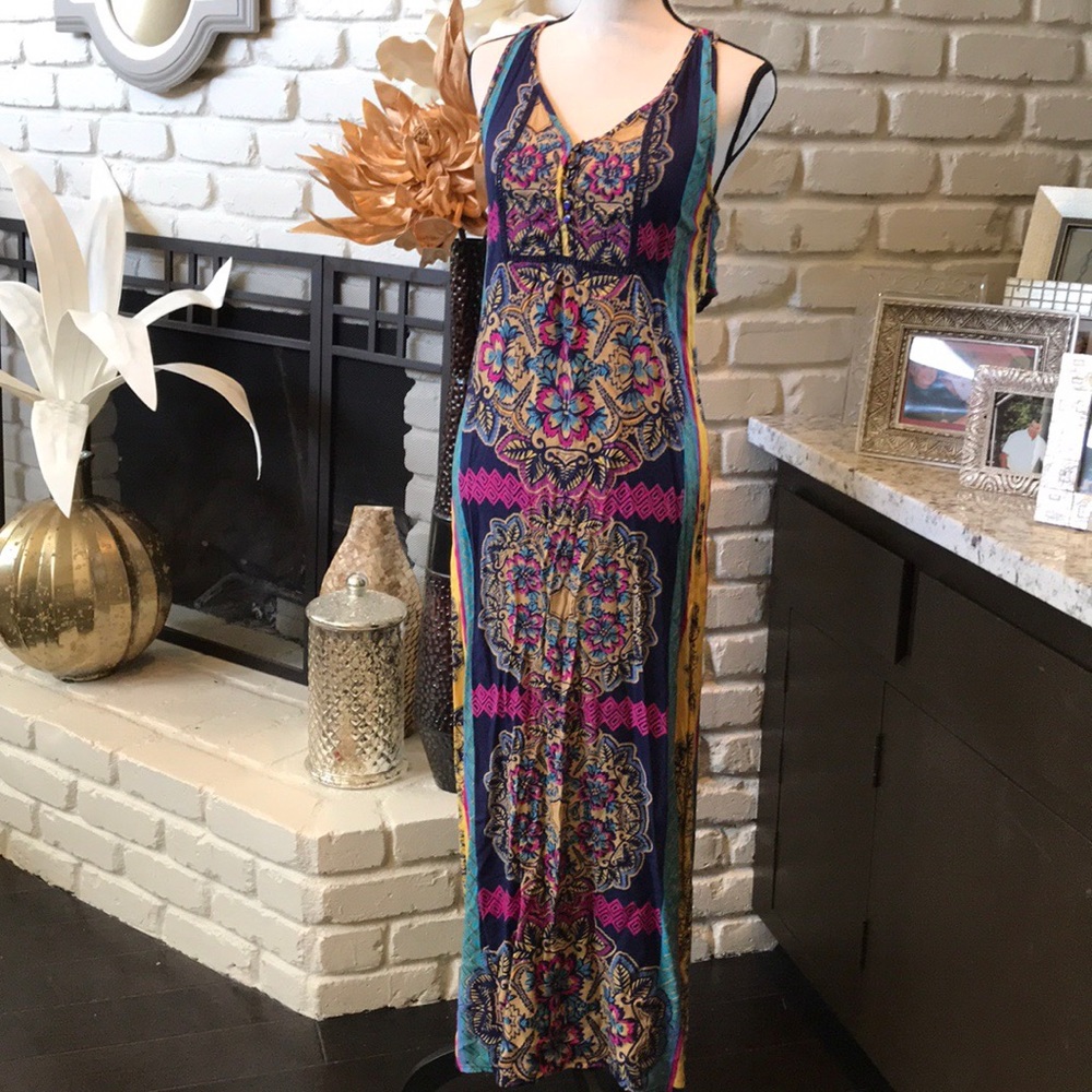 Boho style maxi dress with small open back detail